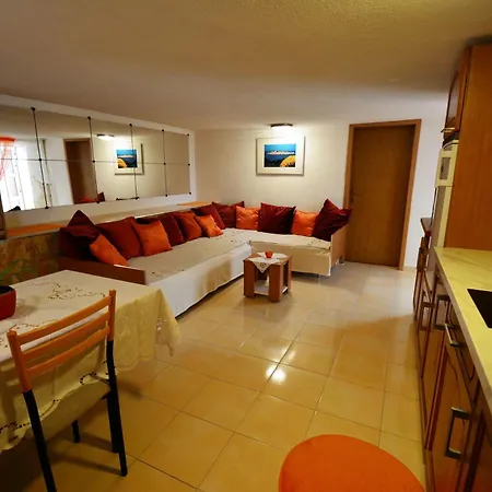 Apartment Mit Terrasse Und Grill